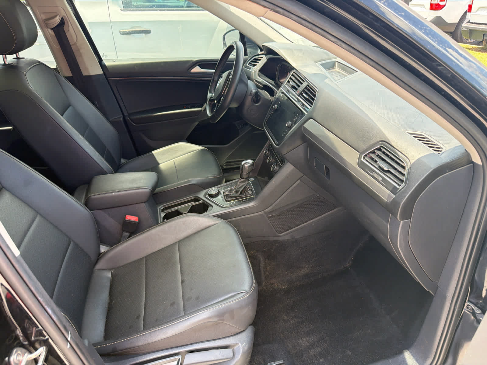 Used 2021 Volkswagen Tiguan SEL AWD/4WD image 3