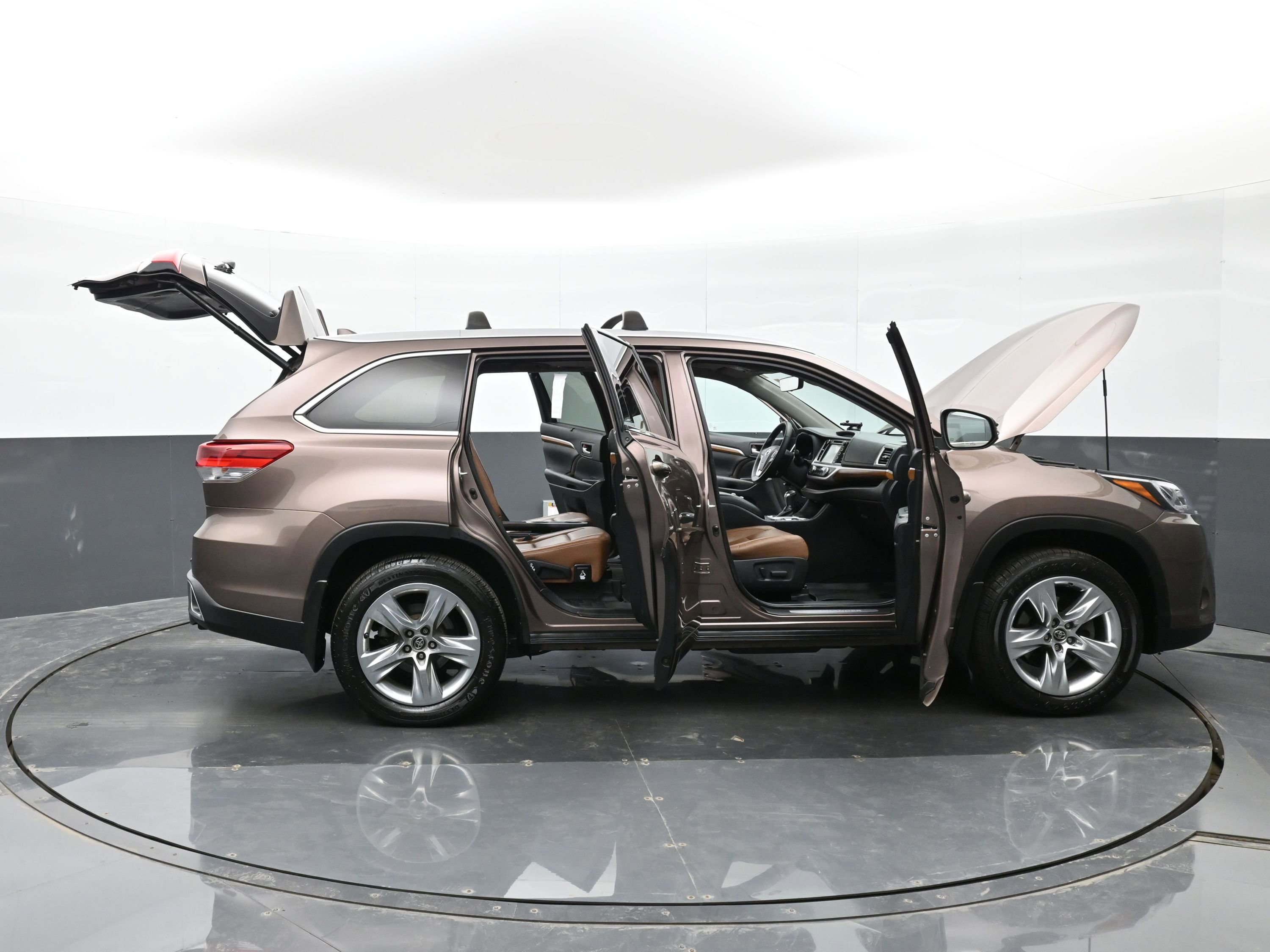 Used 2018 Toyota Highlander Limited w/ Protection Package #3 image 50