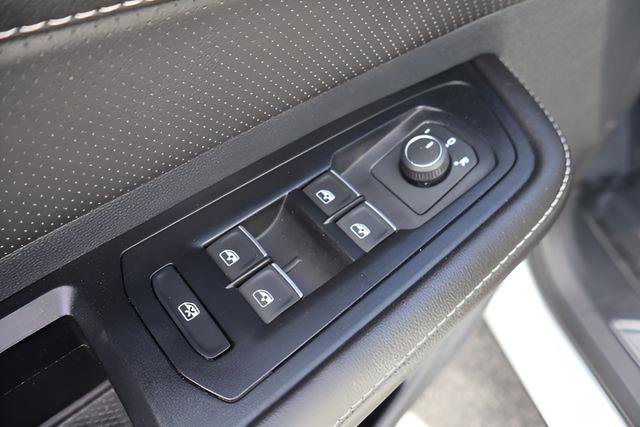 Certified 2025 Volkswagen Atlas Cross Sport SE image 11