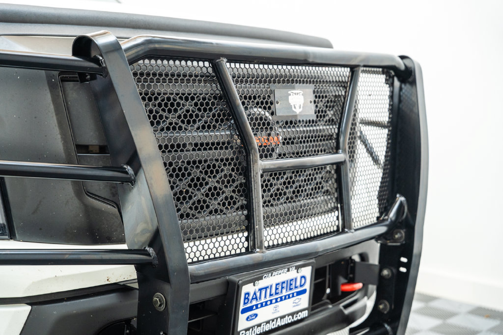 Used 2021 Nissan Titan PRO-4X w/ Pro-4x Utility Package AWD/4WD image 12