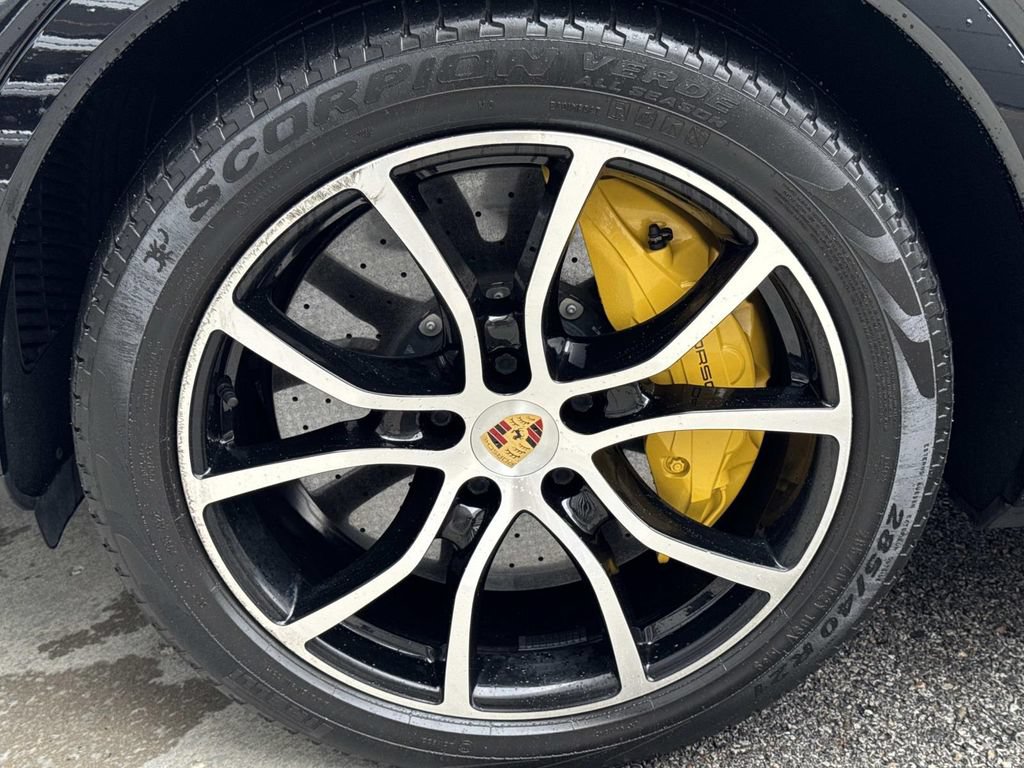 Used 2022 Porsche Cayenne Turbo S AWD/4WD image 11