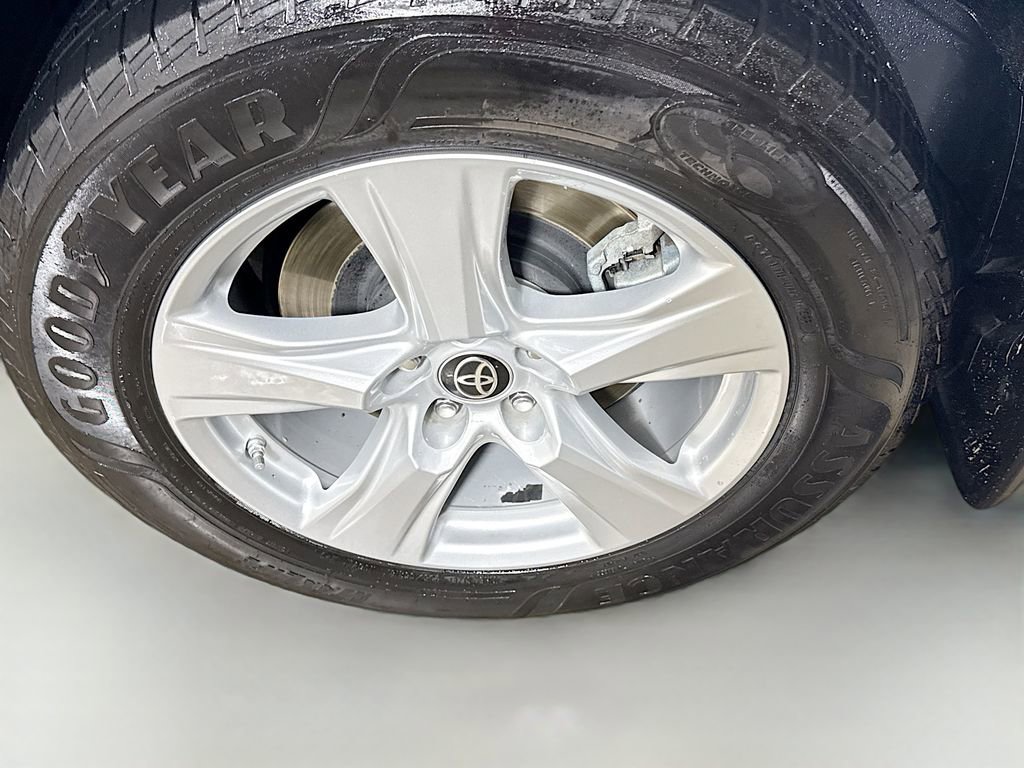 Used 2021 Toyota Highlander LE AWD/4WD image 9