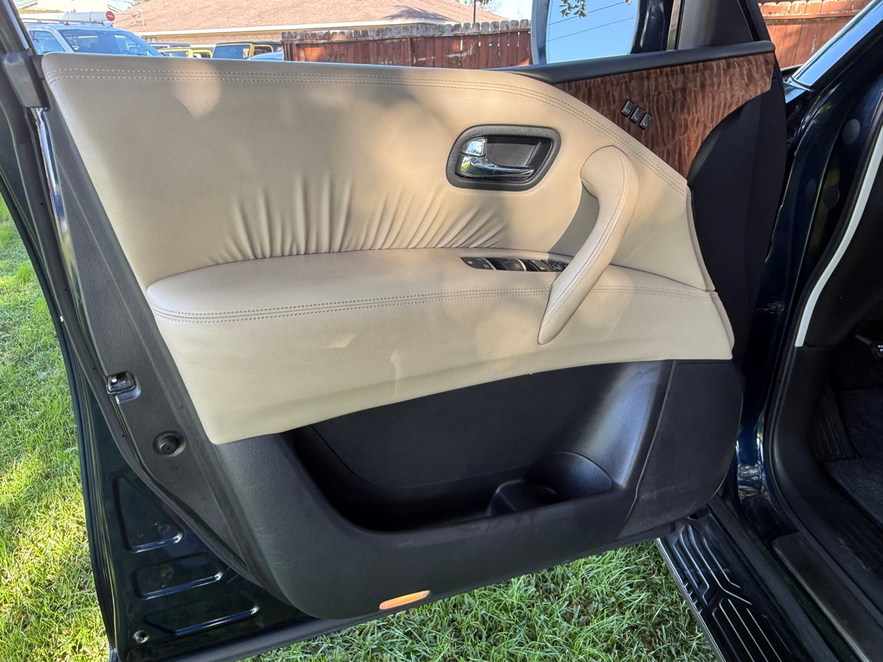 Used 2017 Nissan Armada SL image 24