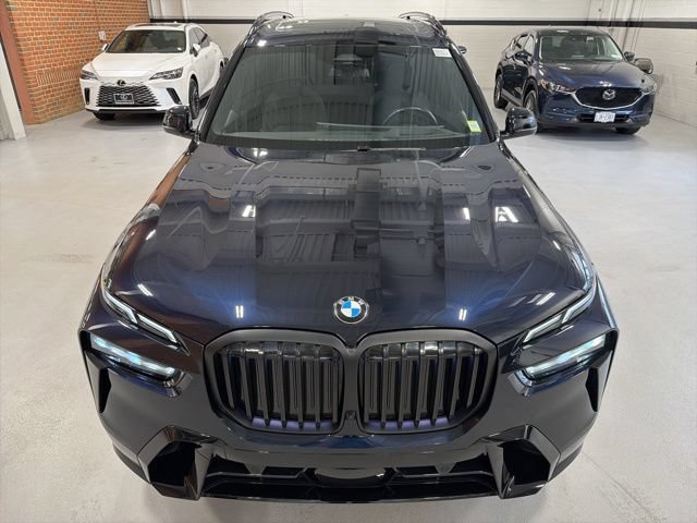 Used 2024 BMW X7 xDrive40i w/ Executive Package AWD/4WD image 3