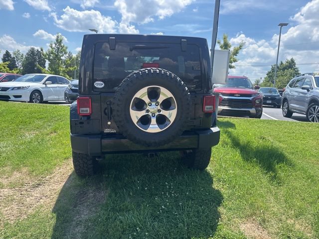 Used 2017 Jeep Wrangler Unlimited Sahara w/ Connectivity Group AWD/4WD image 7