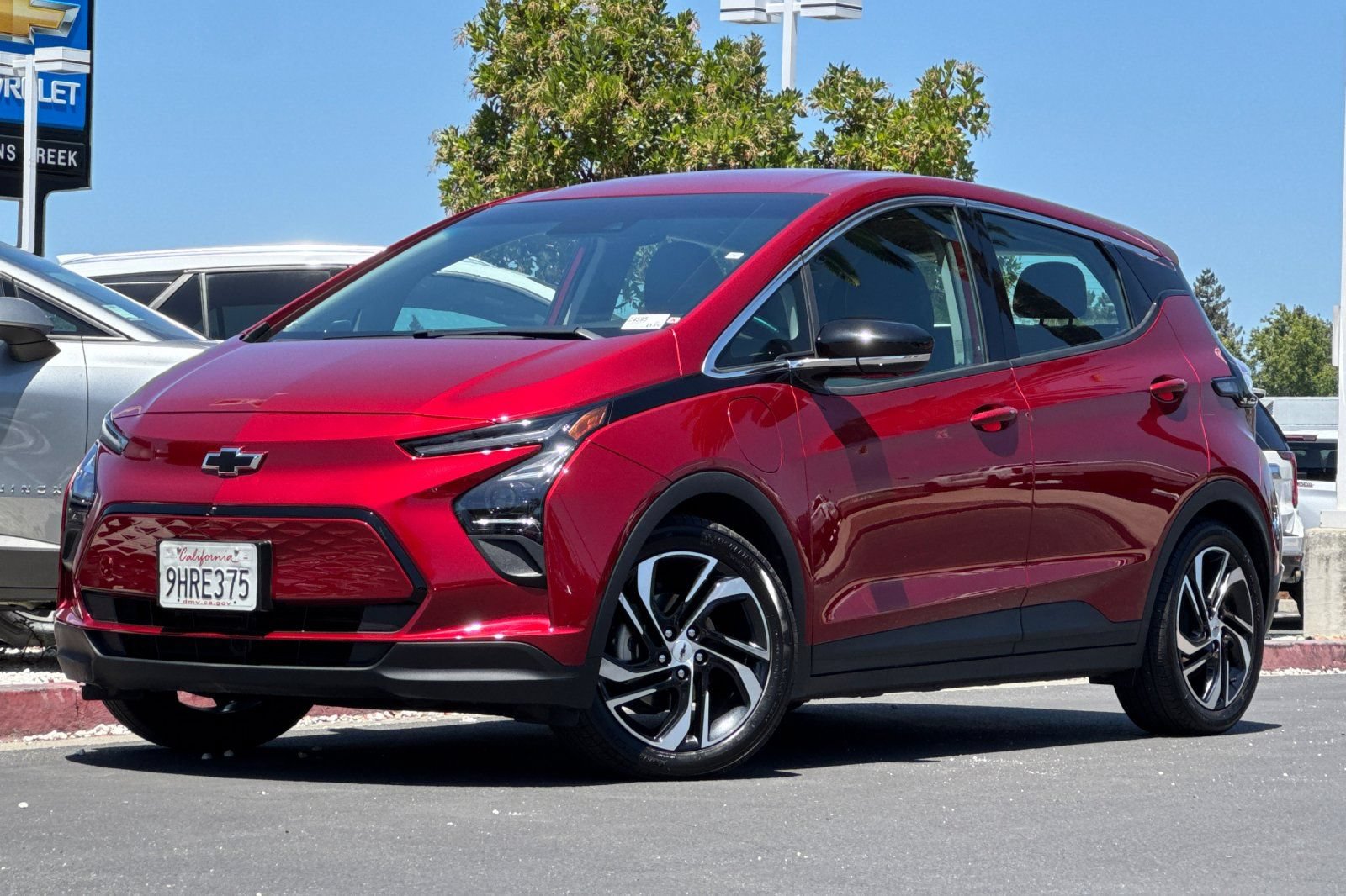 Used 2023 Chevrolet Bolt LT w/ Infotainment Package FWD image 9