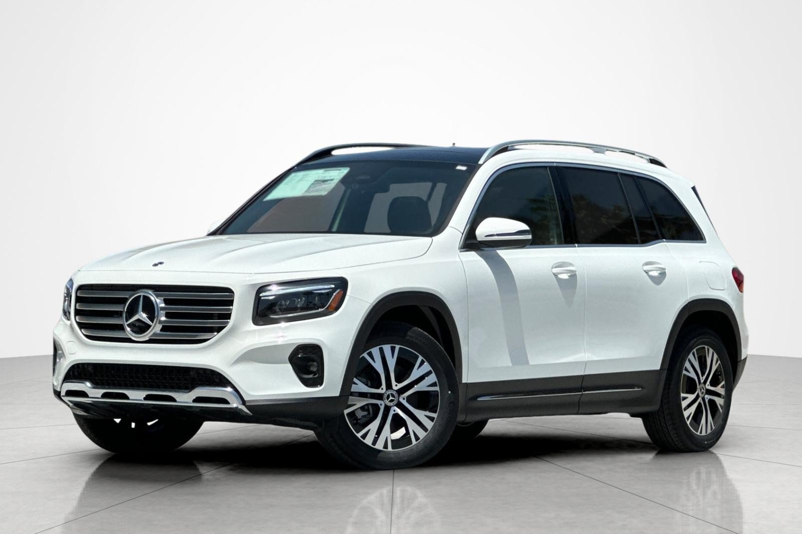 New 2025 Mercedes-Benz GLB 250 4MATIC image 1