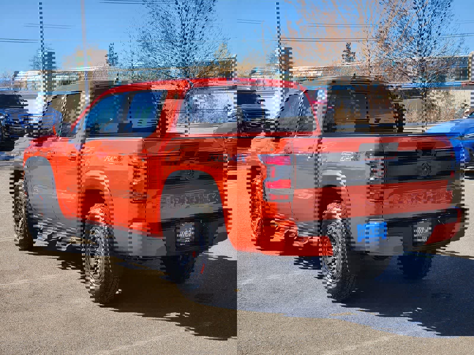 Used 2025 Nissan Frontier PRO-4X image 8