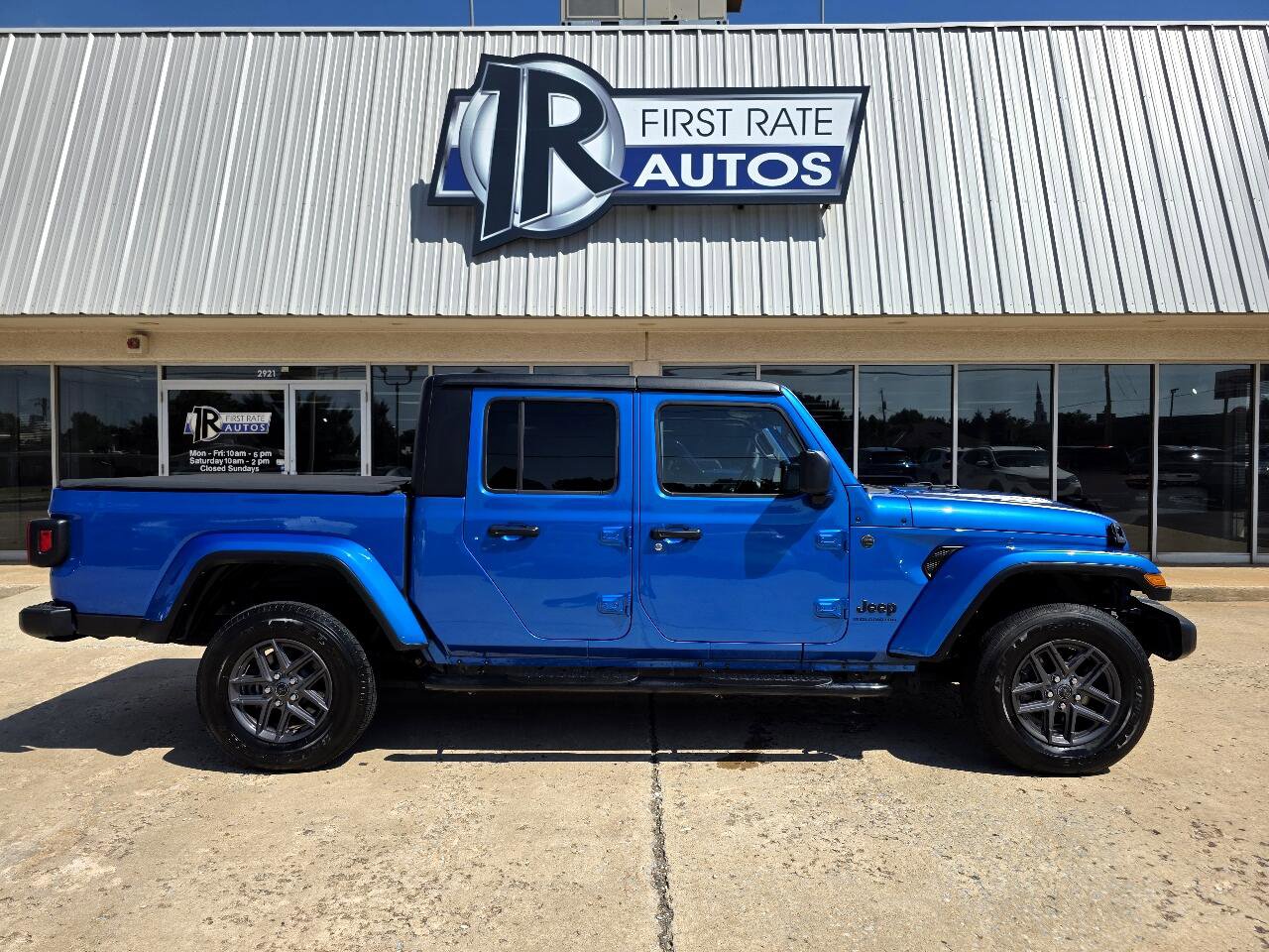 Used 2024 Jeep Gladiator Sport image 9