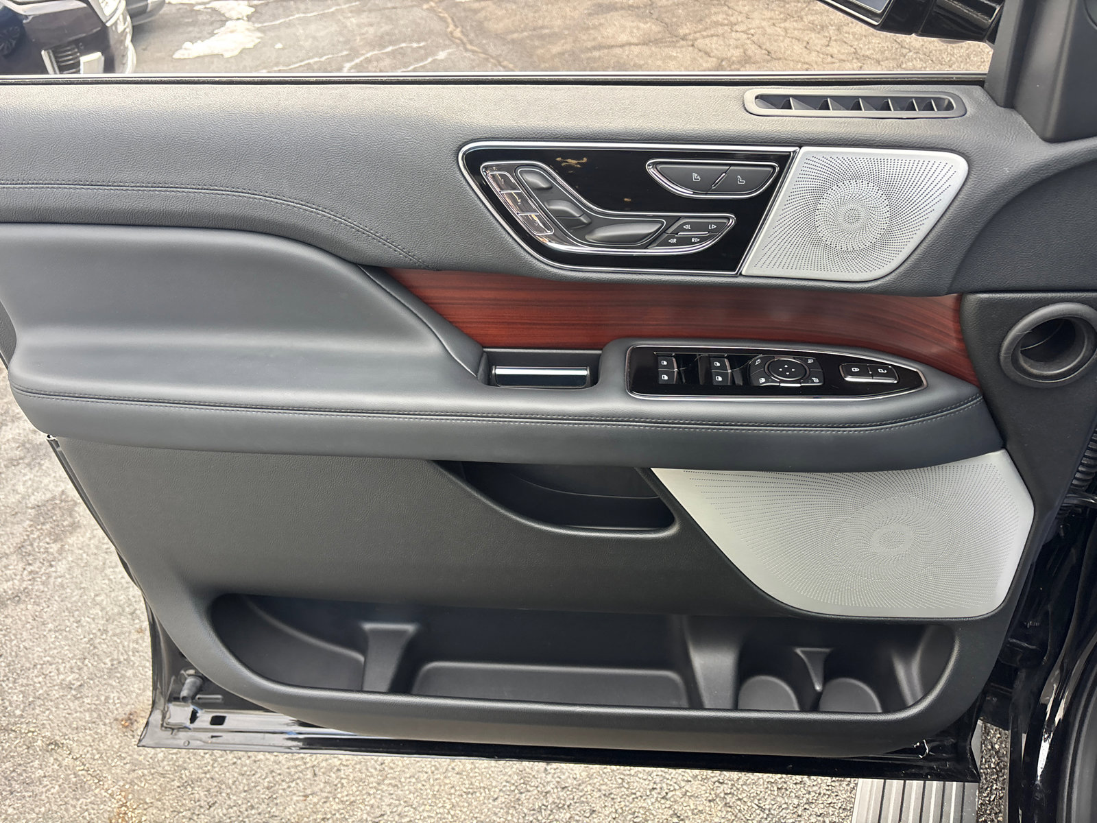 Certified 2023 Lincoln Navigator Reserve image 9