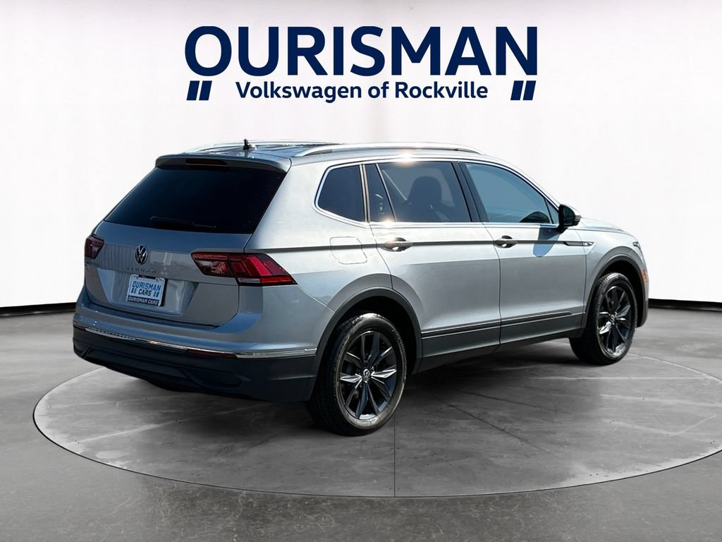 Used 2023 Volkswagen Tiguan SE w/ Panoramic Sunroof Package FWD image 6