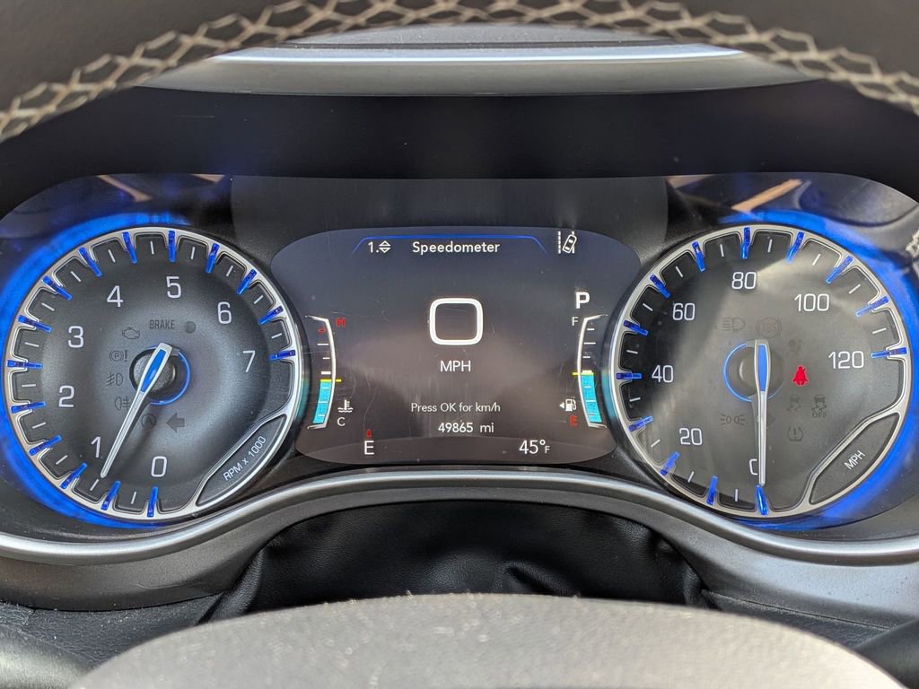 Used 2023 Chrysler Pacifica Touring-L image 14