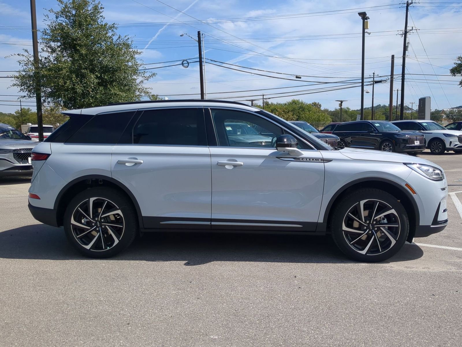 New 2026 Lincoln Corsair Reserve FWD image 2