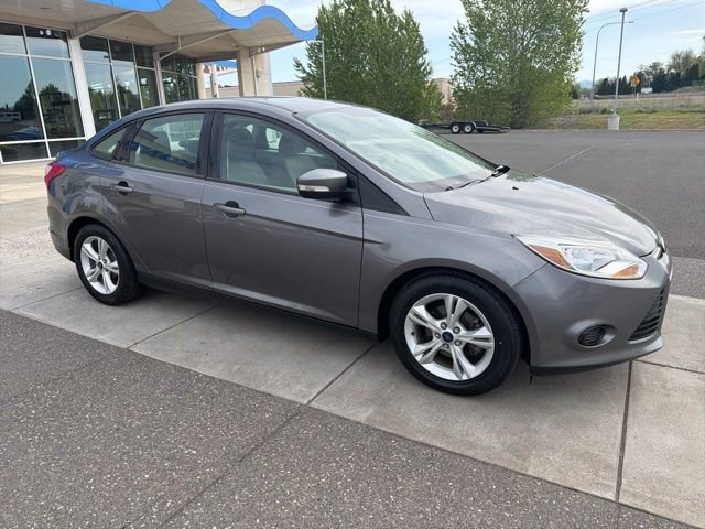Used 2014 Ford Focus SE w/ SE Winter Package FWD image 2