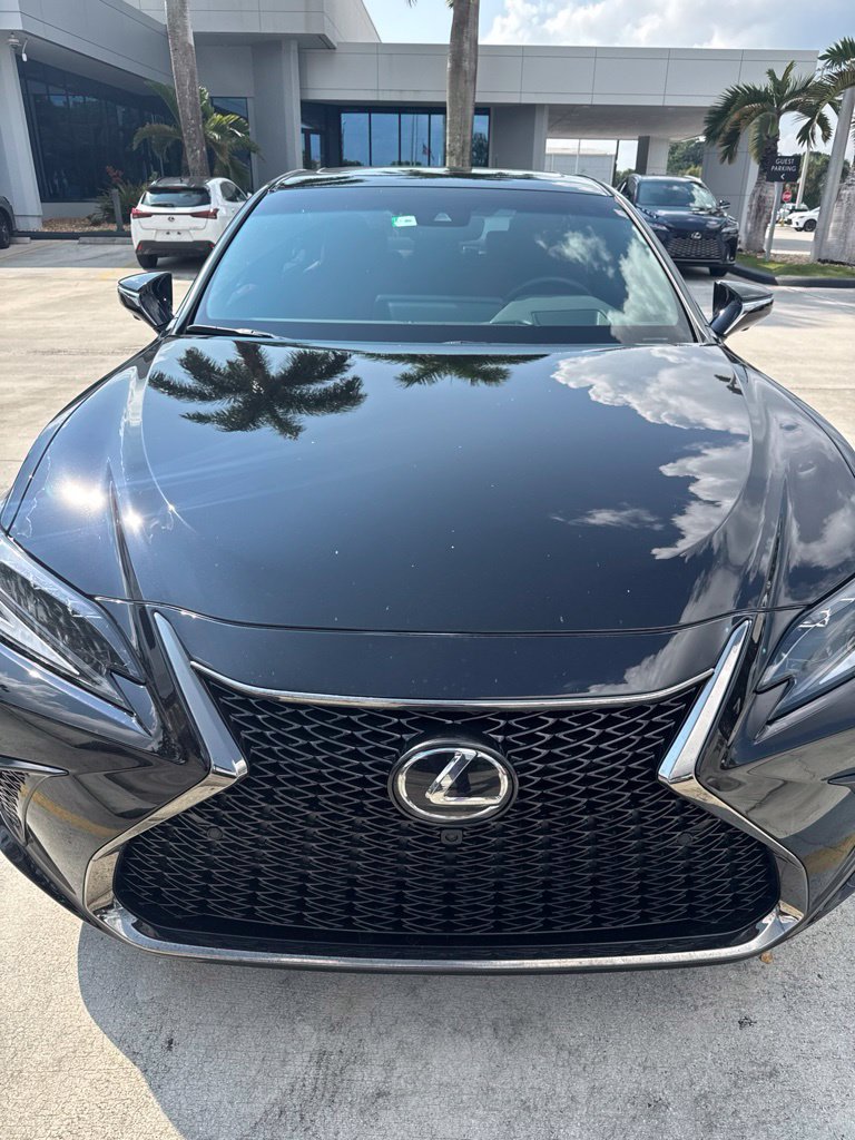 Used 2024 Lexus ES 350 F Sport w/ Accessory Package (Z2) FWD image 4