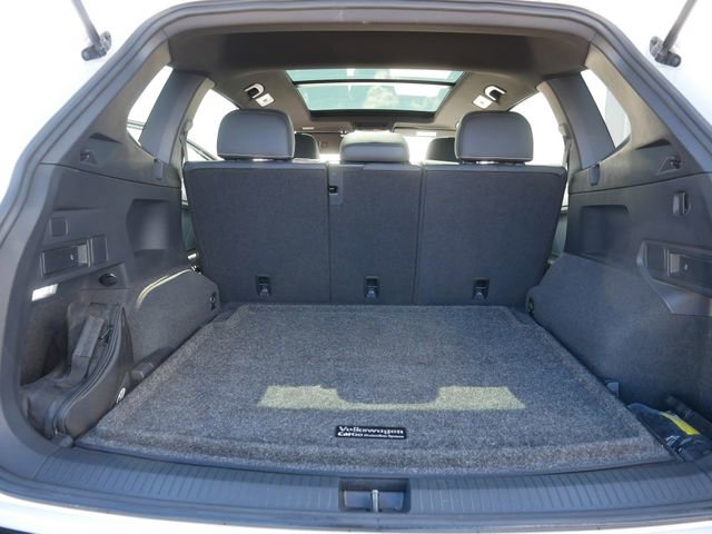 Certified 2023 Volkswagen Tiguan SE R-Line image 17