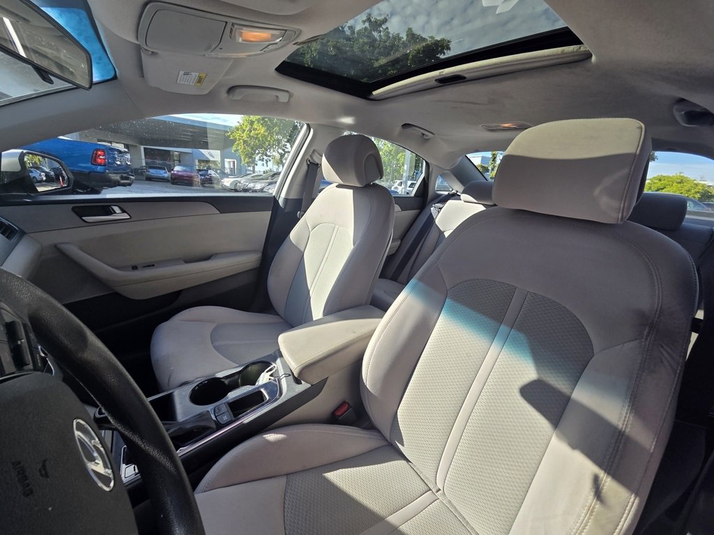 Used 2015 Hyundai Sonata SE image 3
