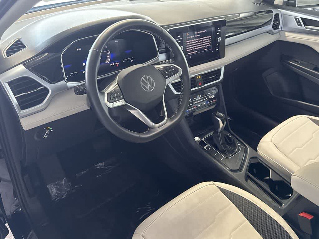 New 2025 Volkswagen Taos SE FWD image 13