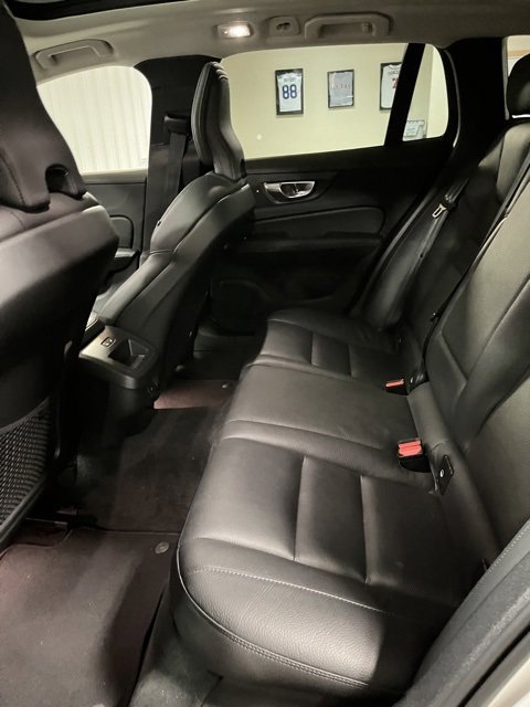 Used 2024 Volvo V60 B5 Cross Country Plus image 12