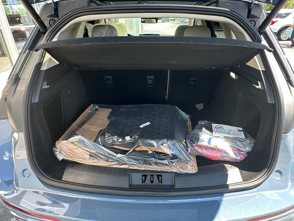New 2025 Lincoln Corsair Grand Touring w/ Rear Removable Package Tray image 18