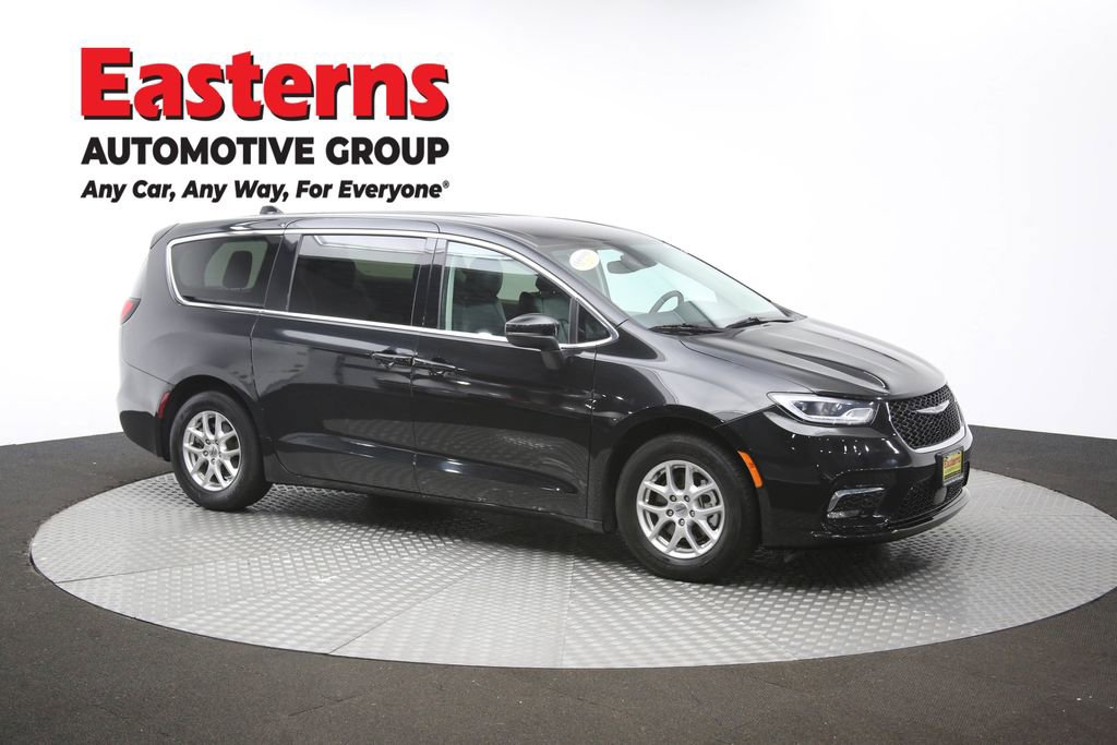 Used 2023 Chrysler Pacifica Touring-L FWD image 48