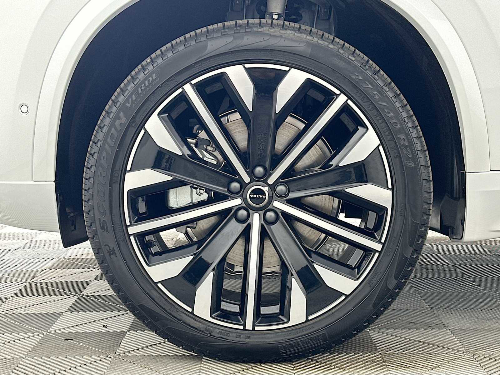 New 2026 Volvo XC90 B6 Plus w/ Protection Package Premier image 31