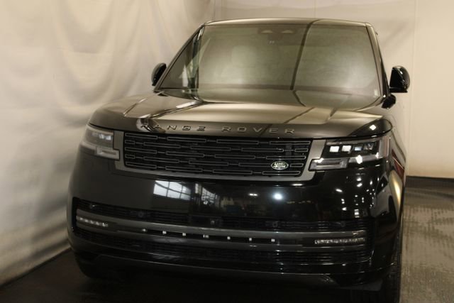 Used 2025 Land Rover Range Rover SE image 3