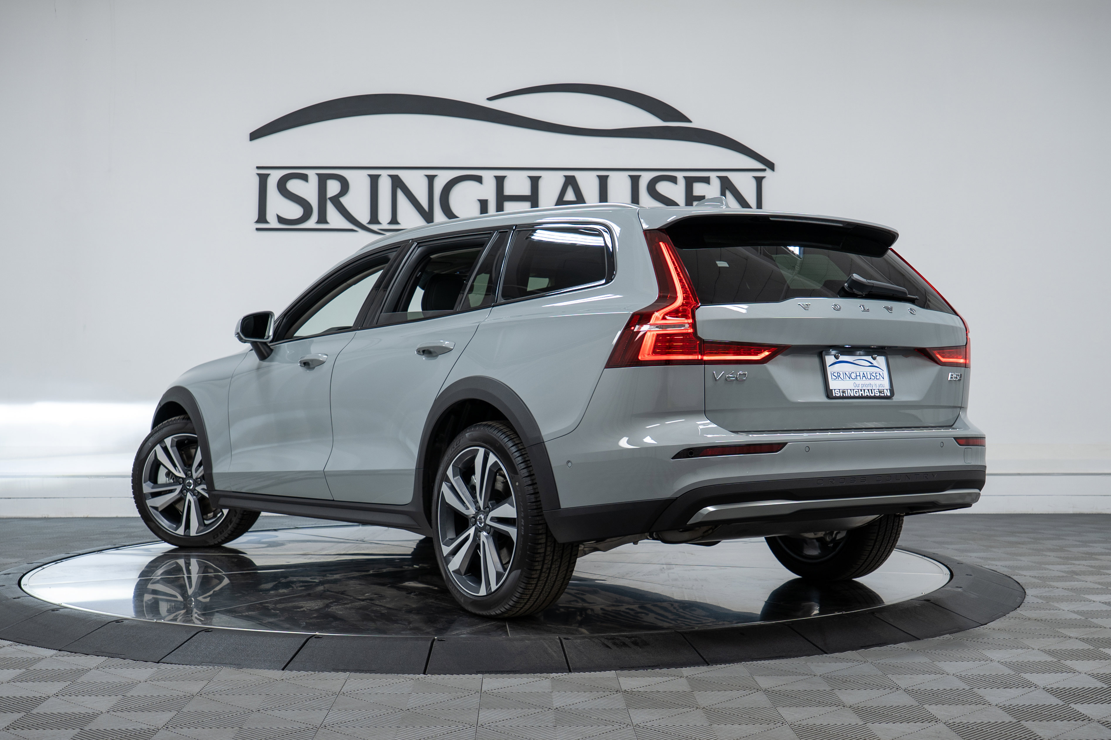 New 2026 Volvo V60 B5 Cross Country Plus w/ Climate Package image 28