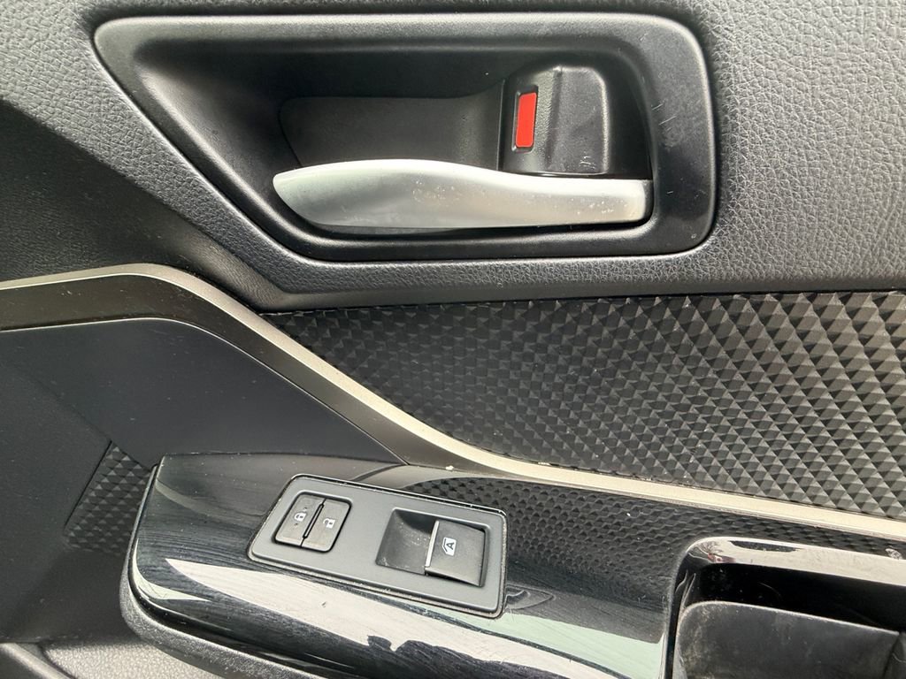 Used 2019 Toyota C-HR XLE image 27