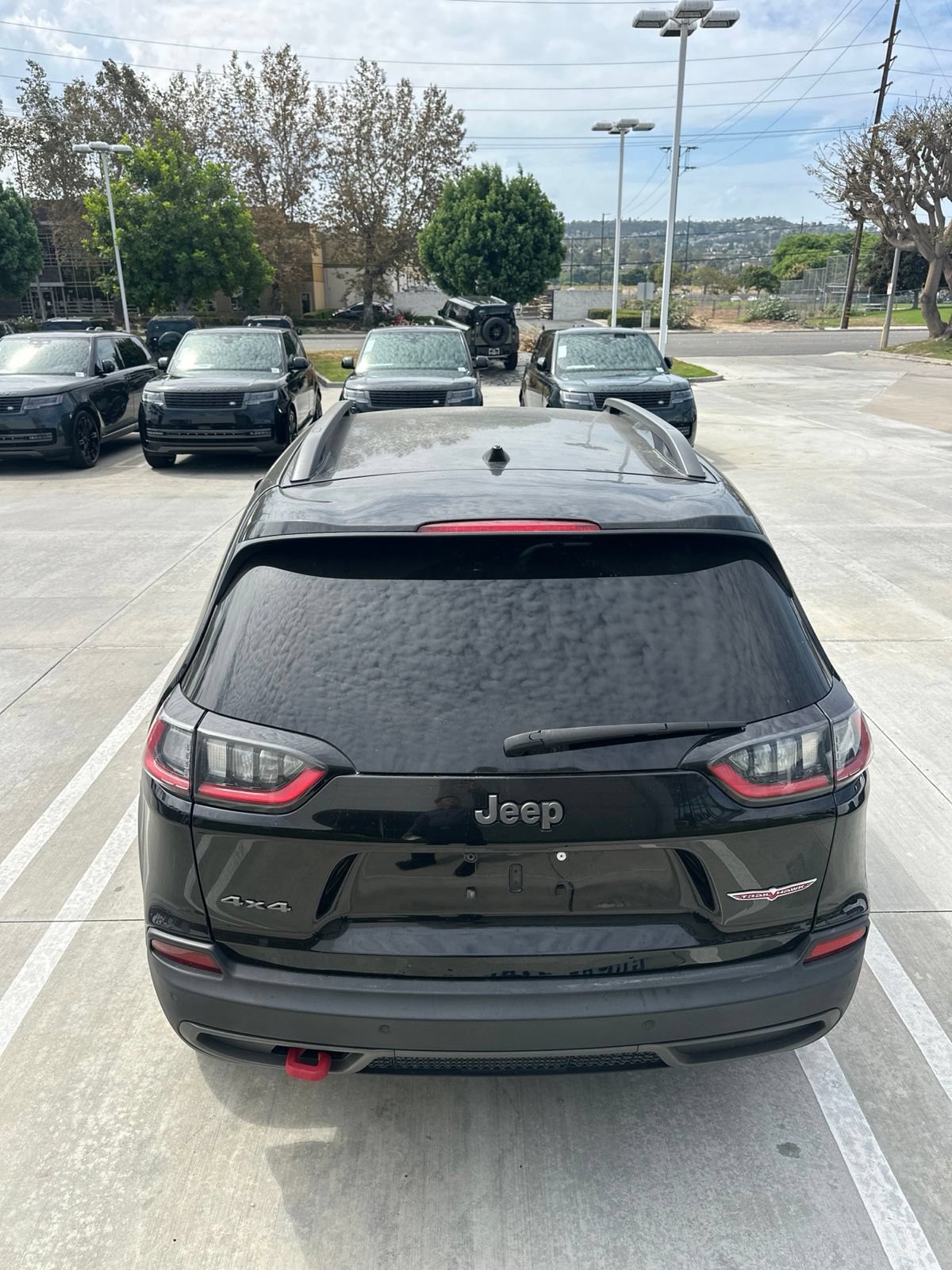 Used 2019 Jeep Cherokee Trailhawk w/ Cold Weather Group AWD/4WD image 5