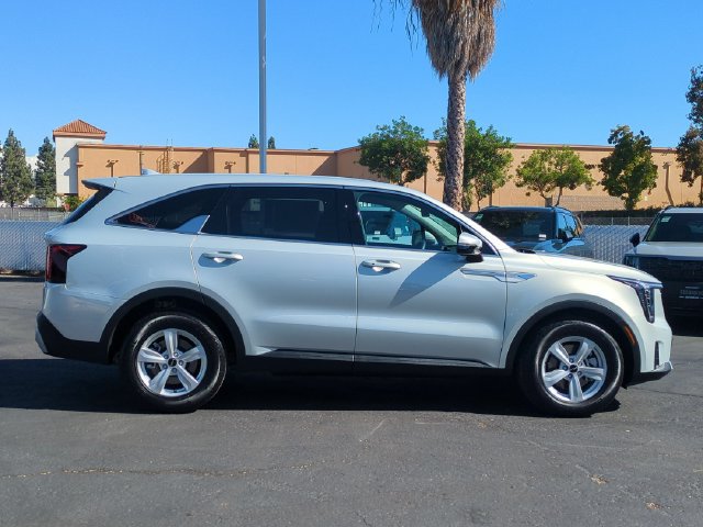 Certified 2026 Kia Sorento LX FWD image 2