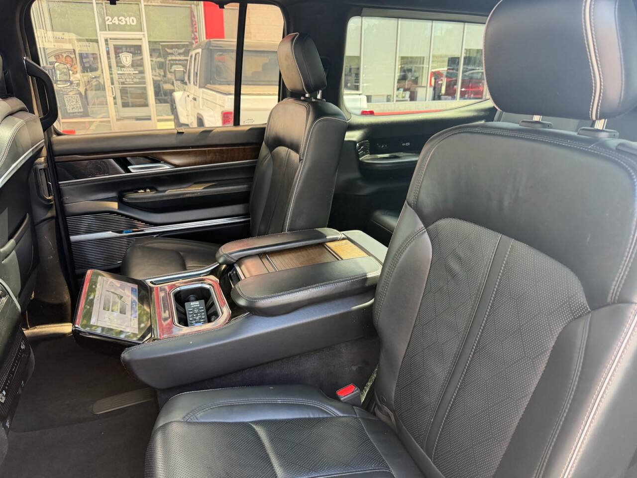 Used 2022 Jeep Grand Wagoneer Series II AWD/4WD image 22