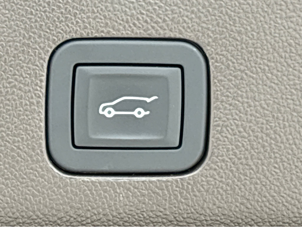 Used 2026 GMC Yukon Elevation w/ Elevation Premium Package image 18