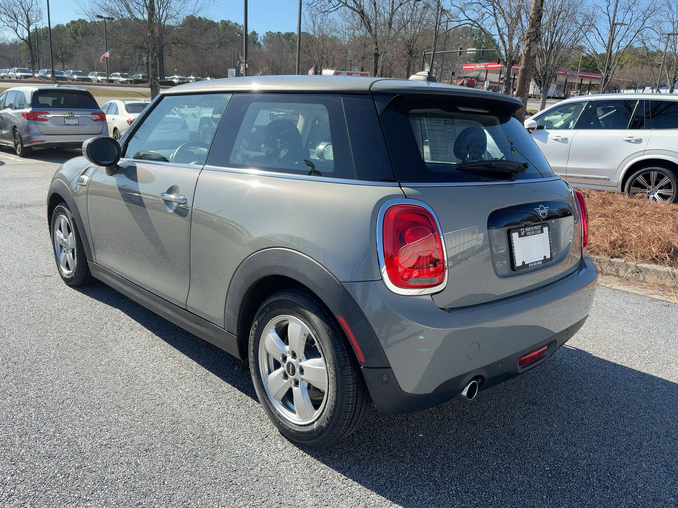 Used 2021 MINI Cooper 2-Door Hardtop image 3