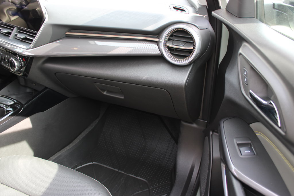 Used 2025 Chevrolet Trax ACTIV w/ Sunroof Package FWD image 39