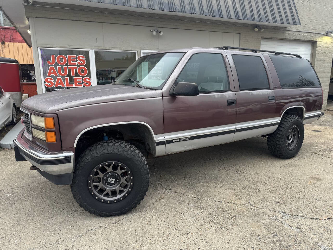 Used 1996 GMC Suburban 4WD image 3