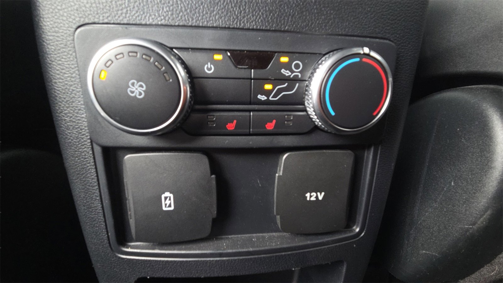 Used 2020 Ford Explorer XLT w/ Equipment Group 202A image 27