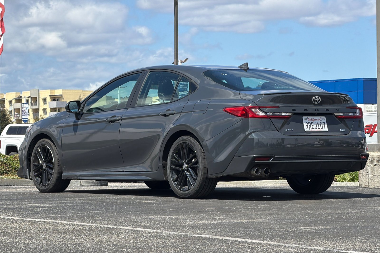 Used 2025 Toyota Camry SE FWD image 6