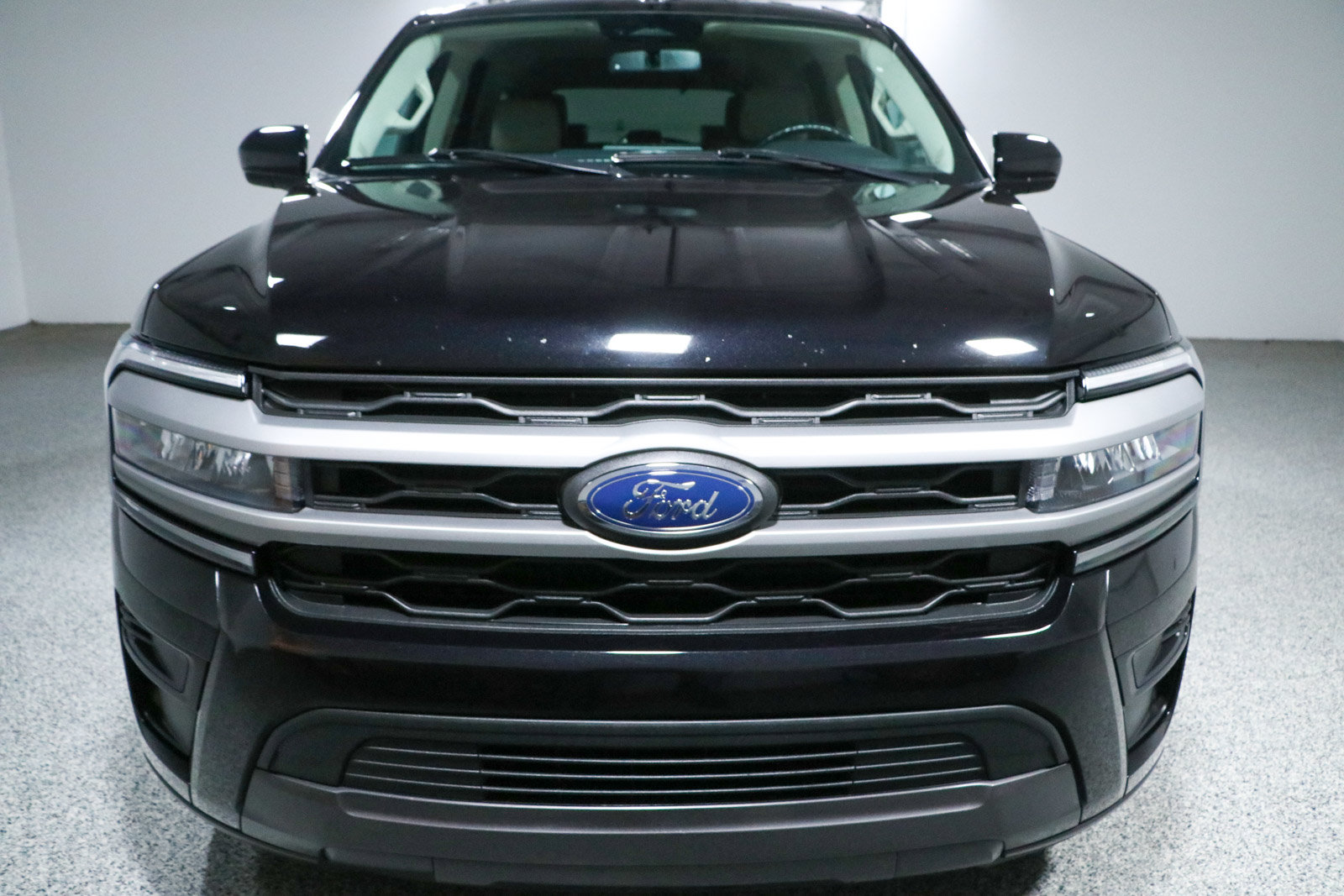 Used 2024 Ford Expedition XLT RWD image 4