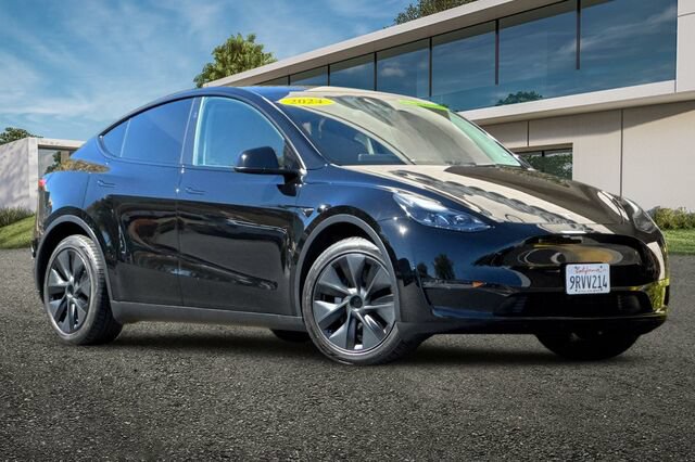 Used 2024 Tesla Model Y Long Range AWD/4WD image 1