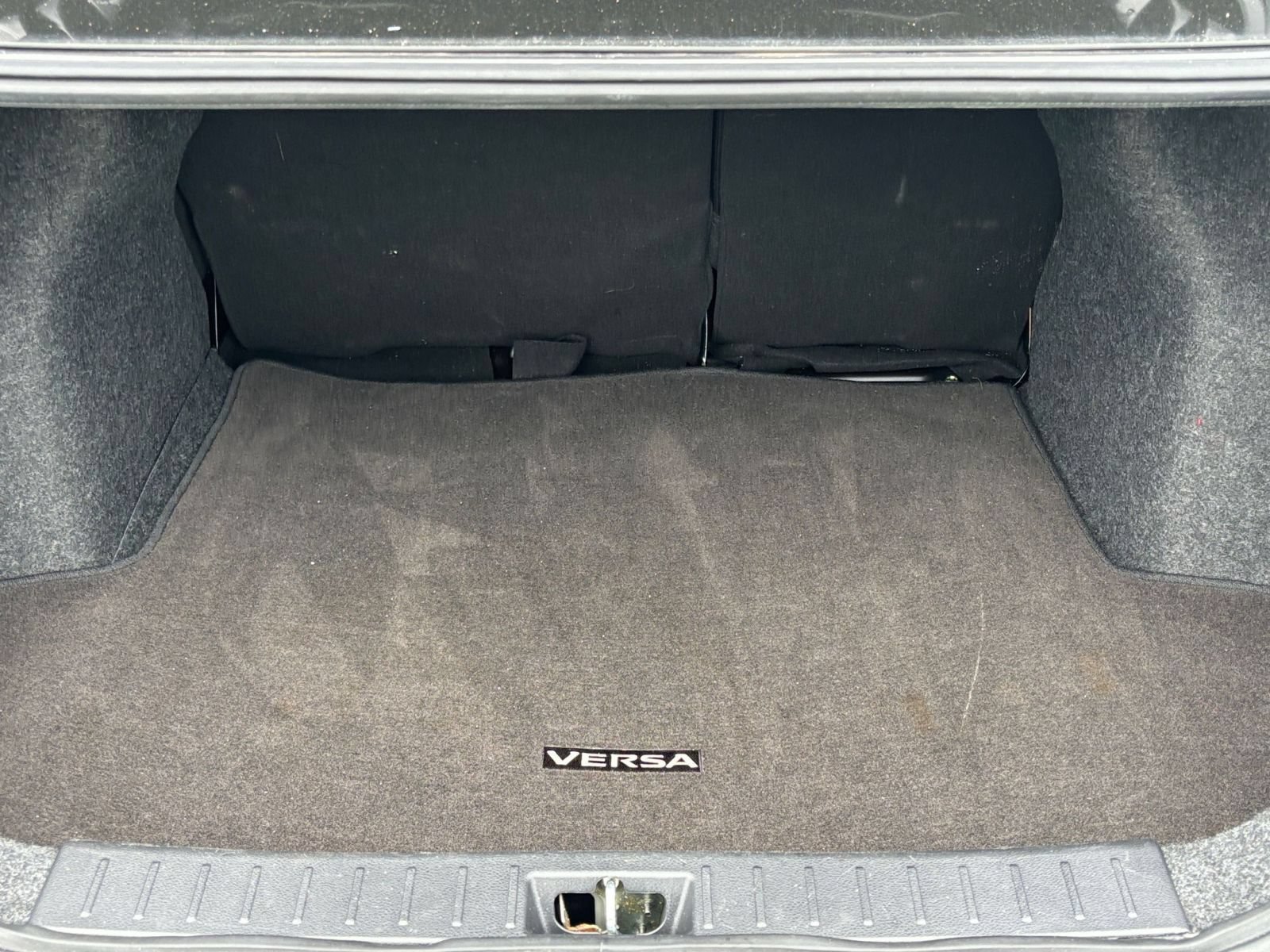 Used 2025 Nissan Versa SV FWD image 31