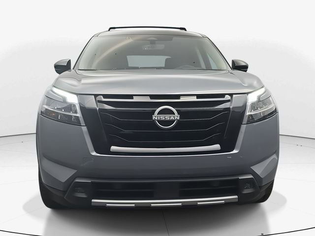 Used 2024 Nissan Pathfinder Platinum image 4