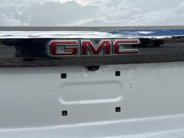 Used 2022 GMC Yukon XL SLT w/ SLT Luxury Package image 7