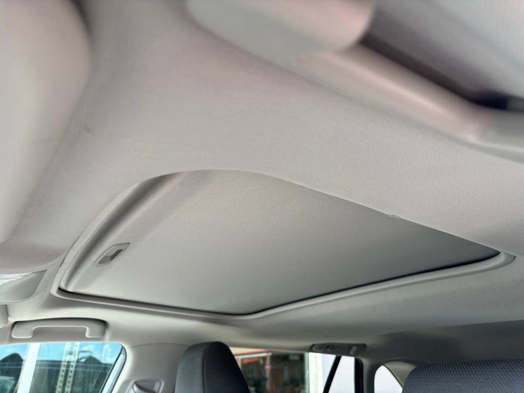 Used 2022 Toyota RAV4 XLE w/ Convenience Package AWD/4WD image 6