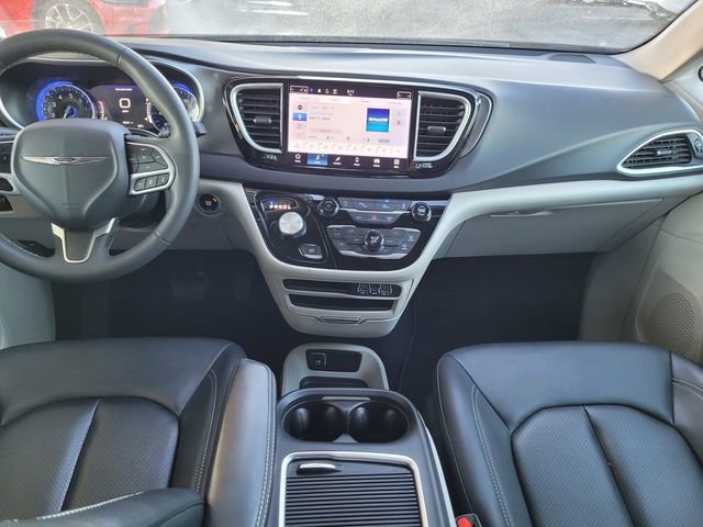 Certified 2024 Chrysler Pacifica Touring-L image 6