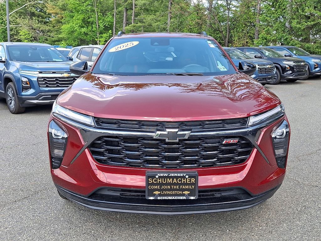 Certified 2025 Chevrolet Trax RS w/ Sunroof Package FWD image 2