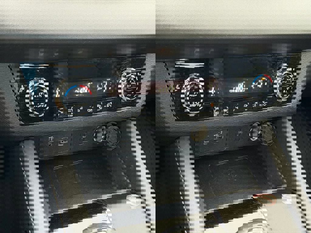 Used 2024 Mitsubishi Outlander SE image 30