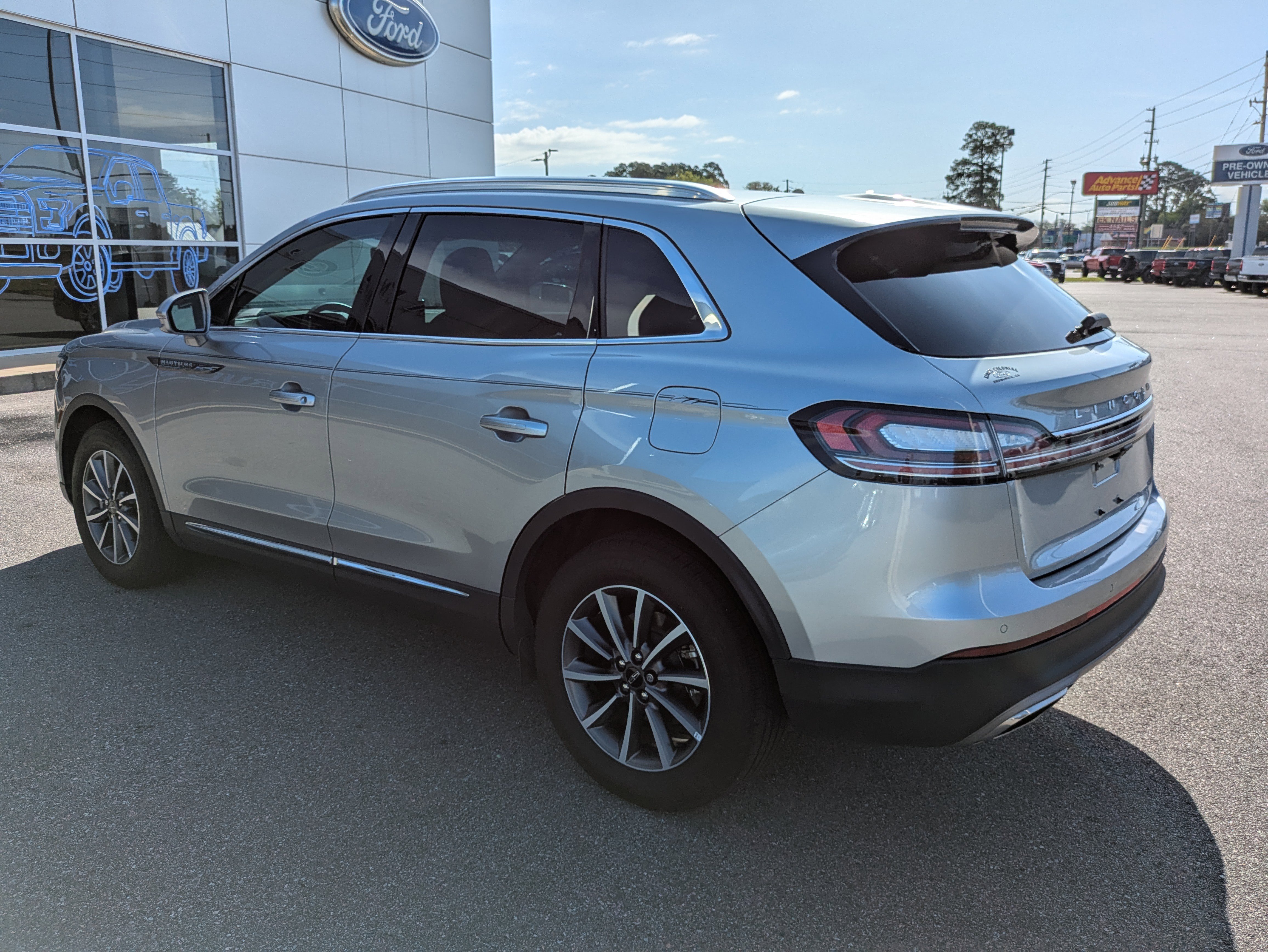 Used 2022 Lincoln Nautilus FWD image 6