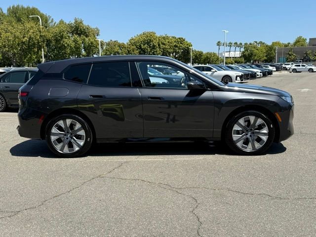 Used 2026 BMW iX xDrive60 w/ Premium Package AWD/4WD image 4