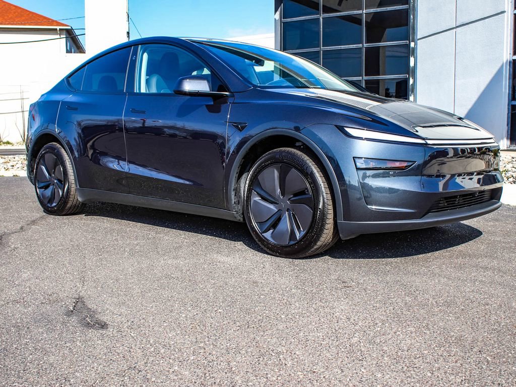 Used 2026 Tesla Model Y Long Range image 3